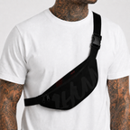 Zwarte 1HUNNA Signature Bum Bag gedragen als crossbodytas